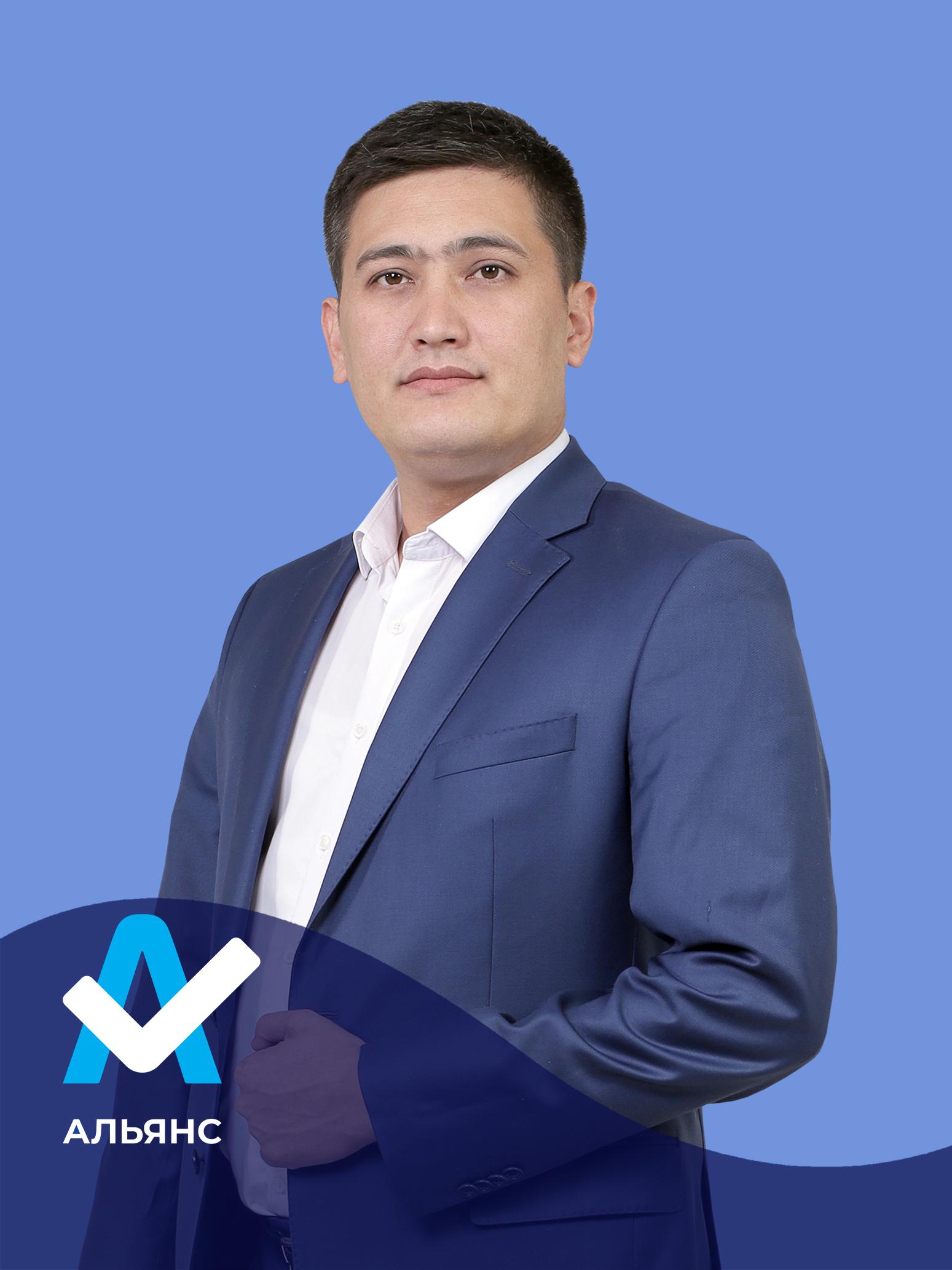 Бір жігіт пен екі қыз қыдырып жүр